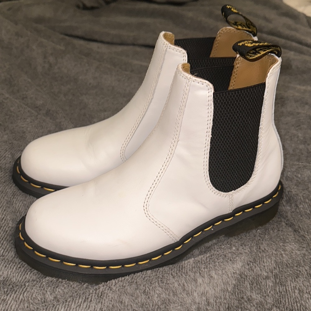 Dr. Martens Chelsea boots white